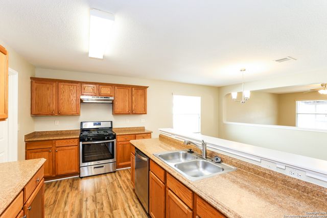 8534 Snakeweed, Converse, TX 78109