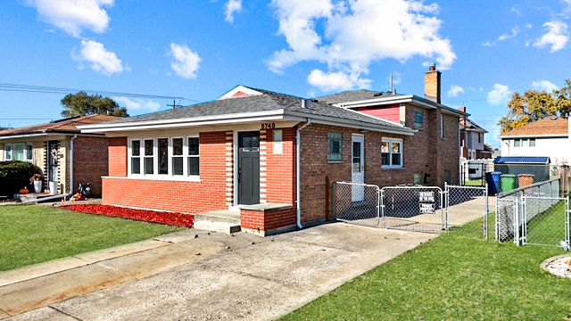 5748 W 89th Place, Oak Lawn, IL 60453