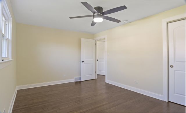 5748 W 89th Place, Oak Lawn, IL 60453