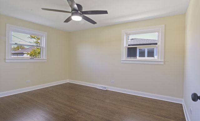 5748 W 89th Place, Oak Lawn, IL 60453