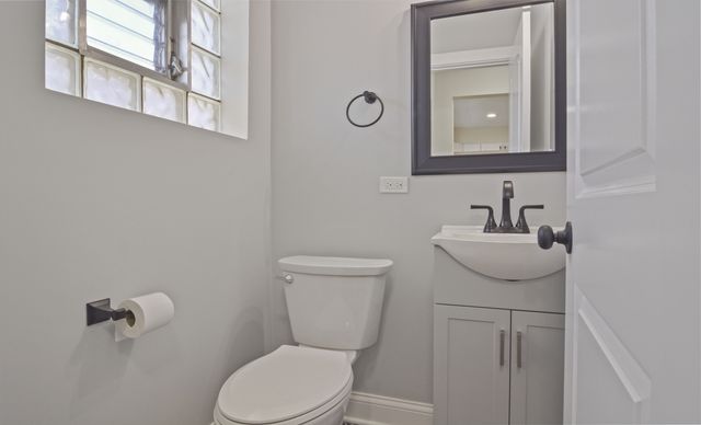 5748 W 89th Place, Oak Lawn, IL 60453