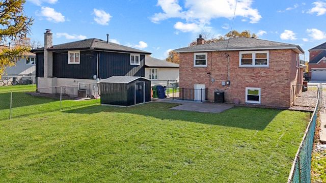 5748 W 89th Place, Oak Lawn, IL 60453