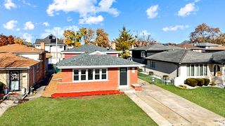 5748 W 89th Place, Oak Lawn, IL 60453