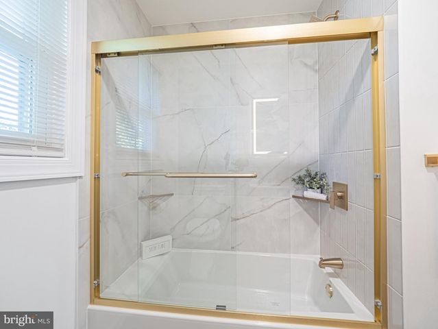 134 VILLANOVA DR, Lawrence Township, NJ 08648