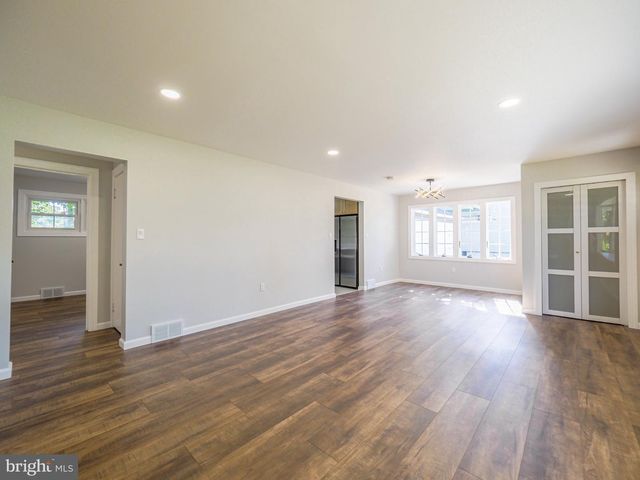 134 VILLANOVA DR, Lawrence Township, NJ 08648