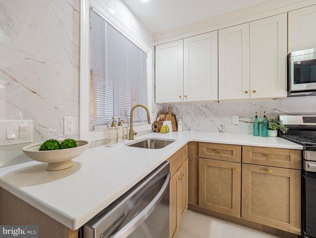 134 VILLANOVA DR, Lawrence Township, NJ 08648