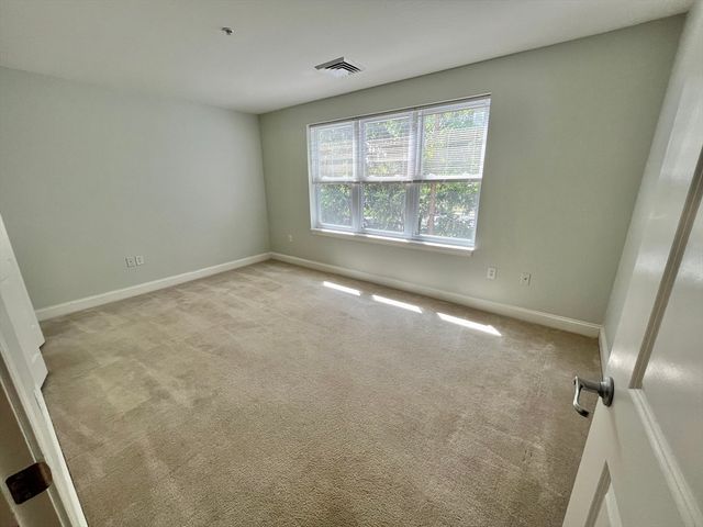 320 Rindge Ave 204, Cambridge, MA 02140