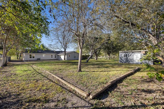 911 Eilers Street, Schulenburg, TX 78956