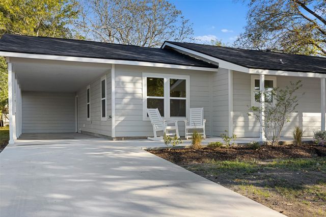 911 Eilers Street, Schulenburg, TX 78956