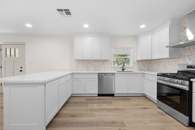 911 Eilers Street, Schulenburg, TX 78956