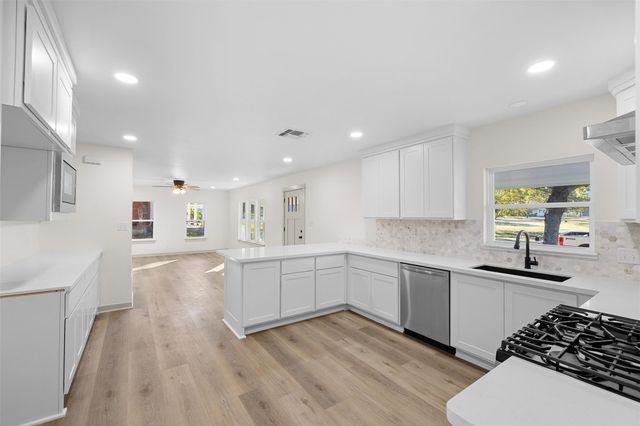 911 Eilers Street, Schulenburg, TX 78956