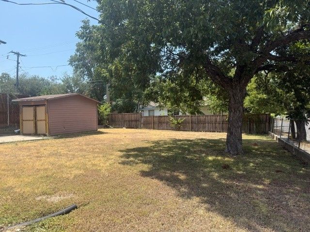 801 Mount Auburn Avenue, Dallas, TX 75223