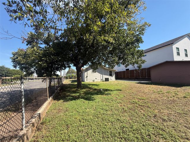 801 Mount Auburn Avenue, Dallas, TX 75223