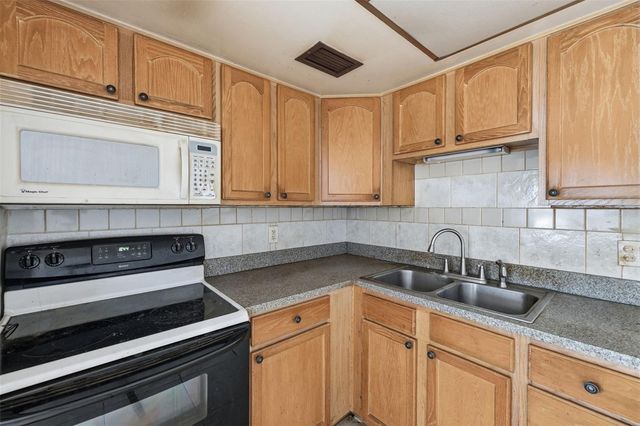 3100 HARTFORD STREET N 129, St Petersburg, FL 33713