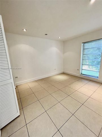 7250 SW 94th Pl B6, Miami, FL 33173