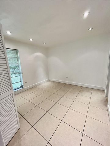 7250 SW 94th Pl B6, Miami, FL 33173