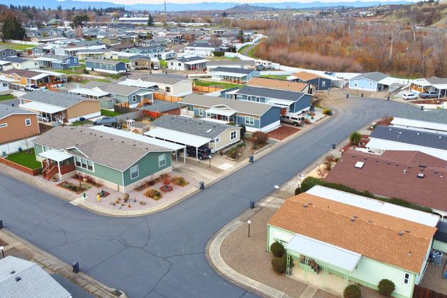 4729 S Pacific Highway UNIT 12, Phoenix, OR 97535