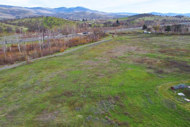 4729 S Pacific Highway UNIT 12, Phoenix, OR 97535