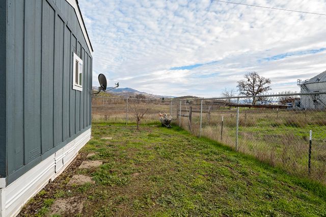 4729 S Pacific Highway UNIT 12, Phoenix, OR 97535