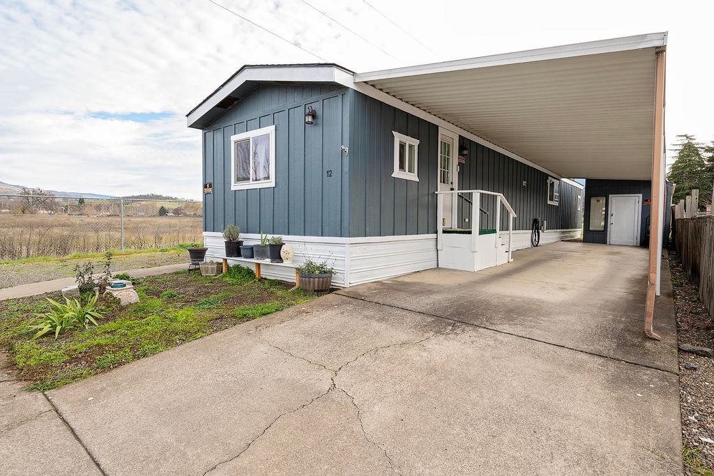 4729 S Pacific Highway UNIT 12, Phoenix, OR 97535