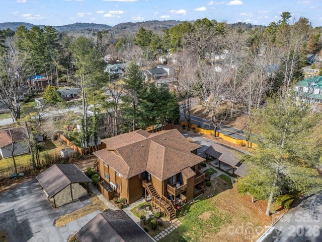 520 Courtwood Lane 4 and 8, Hendersonville, NC 28739