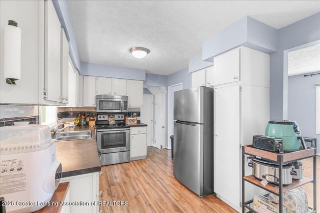 2315 E Provincial House Drive, Lansing, MI 48910