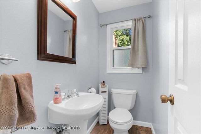 2315 E Provincial House Drive, Lansing, MI 48910