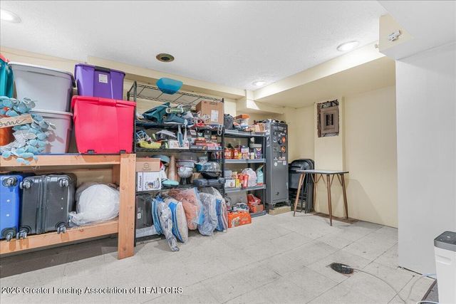 2315 E Provincial House Drive, Lansing, MI 48910