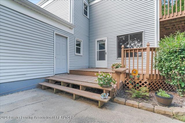 2315 E Provincial House Drive, Lansing, MI 48910