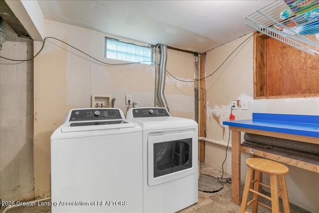 2315 E Provincial House Drive, Lansing, MI 48910