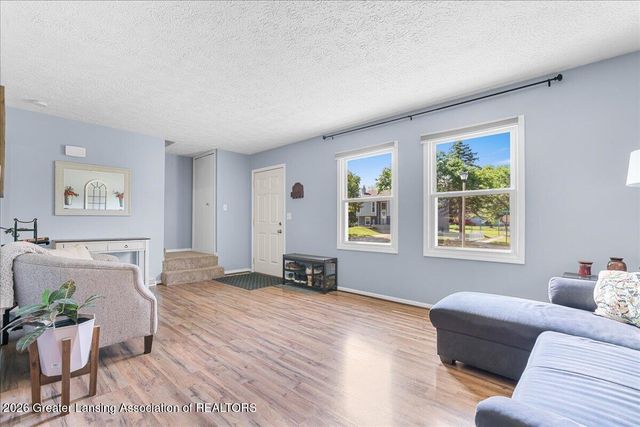 2315 E Provincial House Drive, Lansing, MI 48910