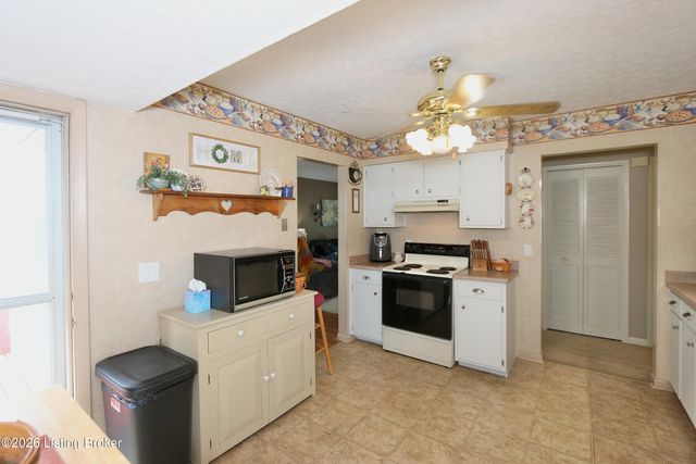 1246 Gail Dr, Jeffersonville, IN 47130