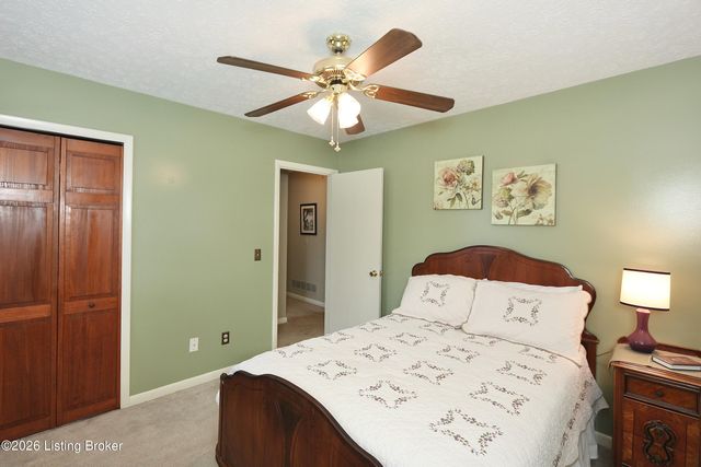 1246 Gail Dr, Jeffersonville, IN 47130