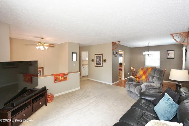 1246 Gail Dr, Jeffersonville, IN 47130