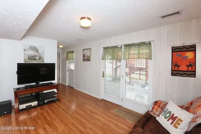 1246 Gail Dr, Jeffersonville, IN 47130