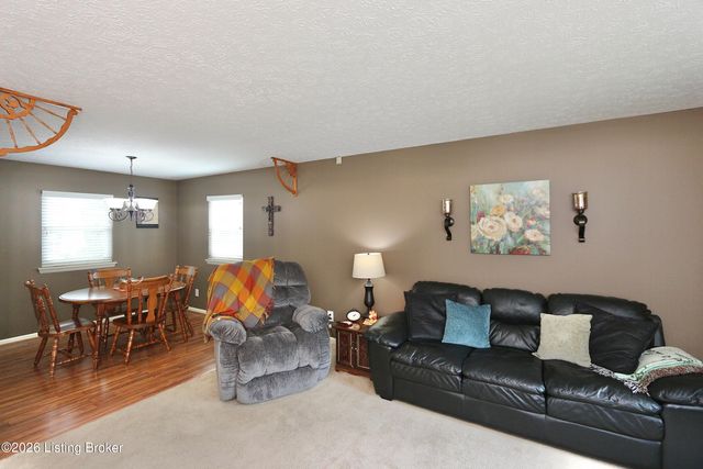 1246 Gail Dr, Jeffersonville, IN 47130