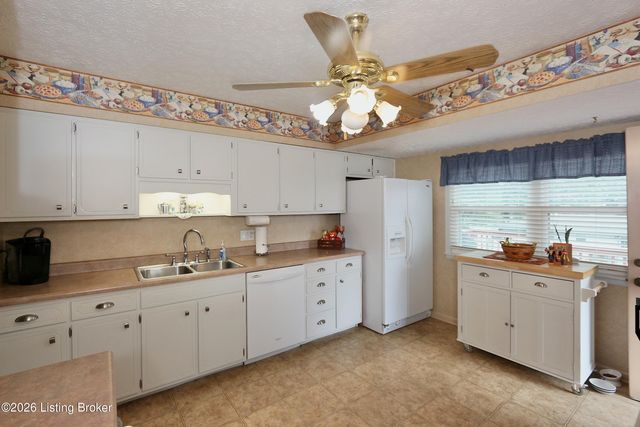 1246 Gail Dr, Jeffersonville, IN 47130