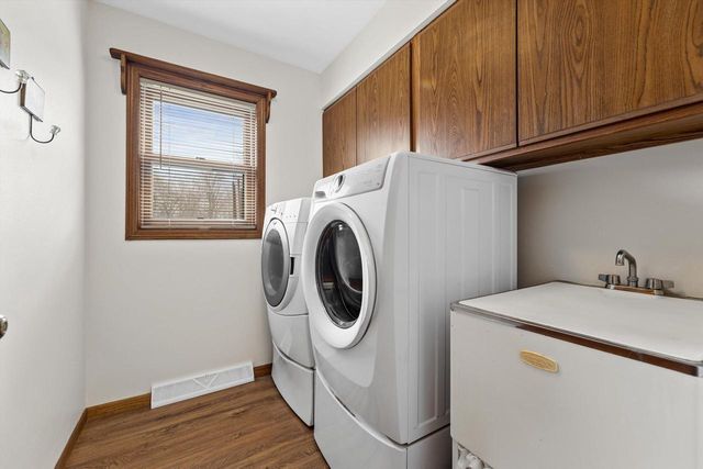 N106W16330 Fieldstone PASS, Germantown, WI 53022