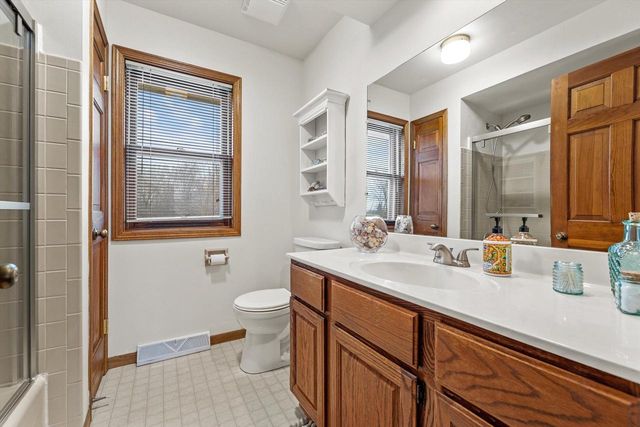 N106W16330 Fieldstone PASS, Germantown, WI 53022