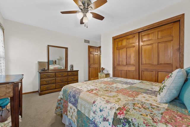 N106W16330 Fieldstone PASS, Germantown, WI 53022