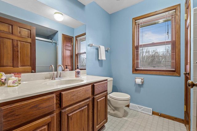 N106W16330 Fieldstone PASS, Germantown, WI 53022