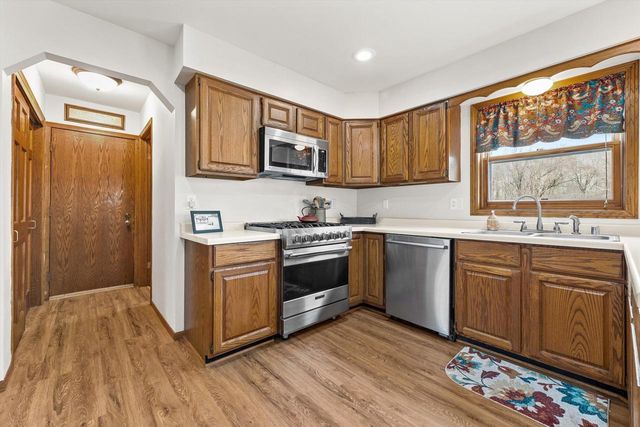 N106W16330 Fieldstone PASS, Germantown, WI 53022