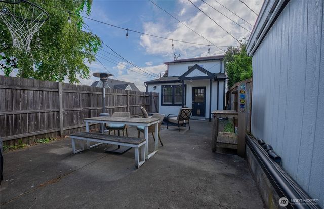 2710 N Washington Street, Tacoma, WA 98407