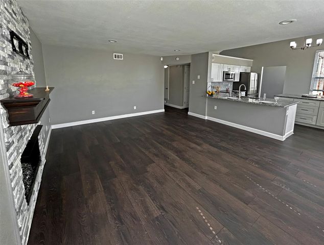 2951 Chanute Drive, Grand Prairie, TX 75052