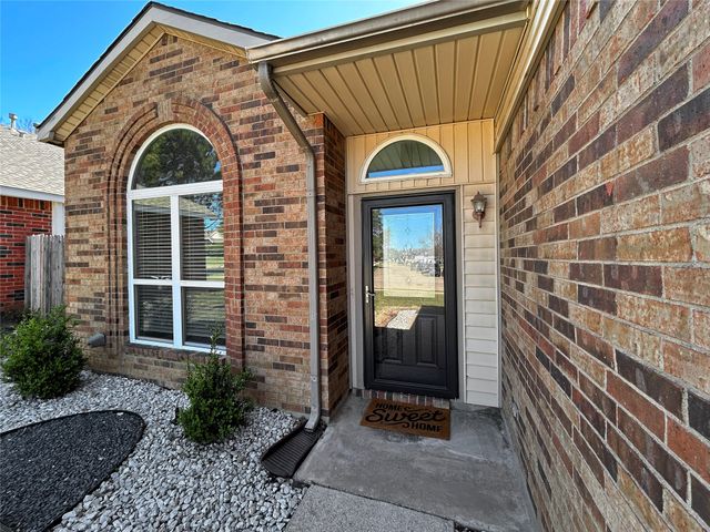 2951 Chanute Drive, Grand Prairie, TX 75052