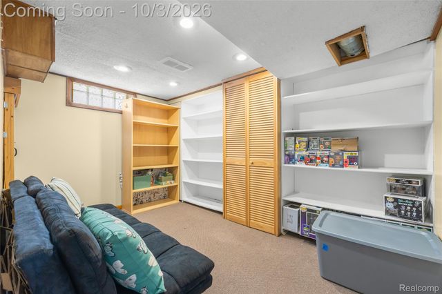 25274 Colgate Street, Dearborn Heights, MI 48125