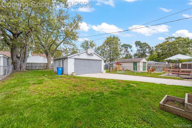 25274 Colgate Street, Dearborn Heights, MI 48125