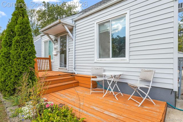 25274 Colgate Street, Dearborn Heights, MI 48125