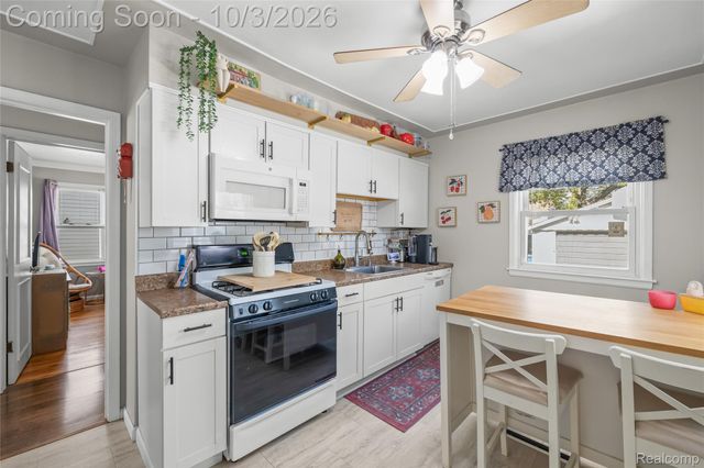 25274 Colgate Street, Dearborn Heights, MI 48125