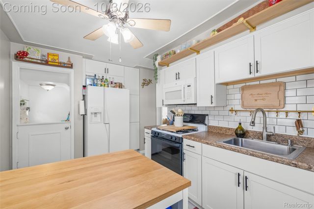 25274 Colgate Street, Dearborn Heights, MI 48125